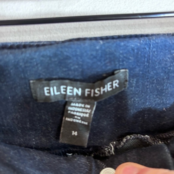 EILEEN FISHER Sz 14 Pleated Front Tapered Leg Medium Wash Denim Trouser Pants - Picture 3 of 9